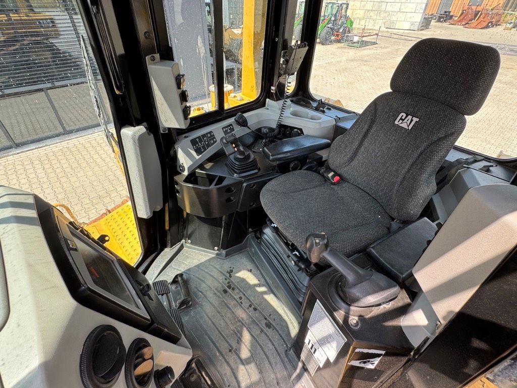 CAT D6T LGP