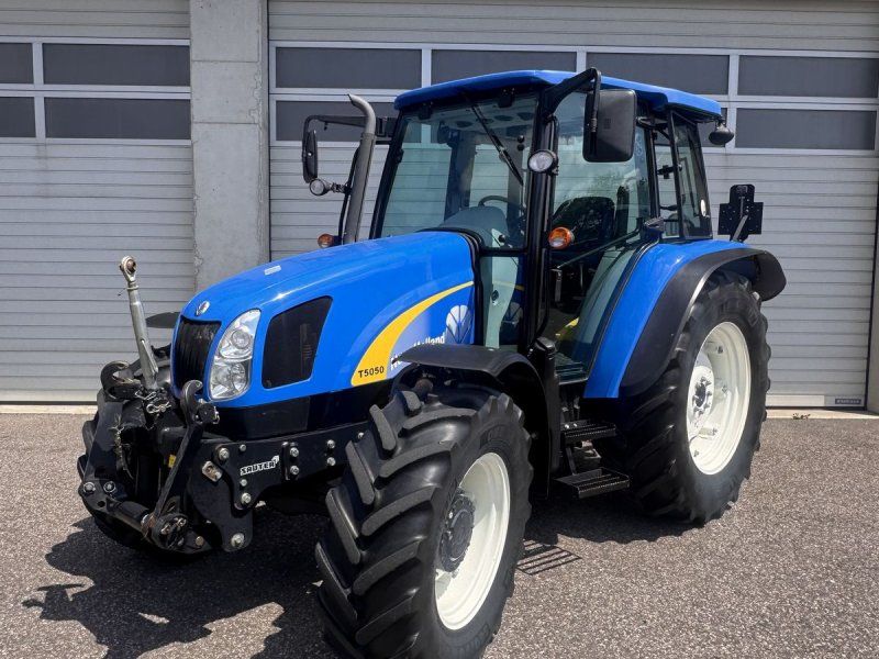New Holland T5050