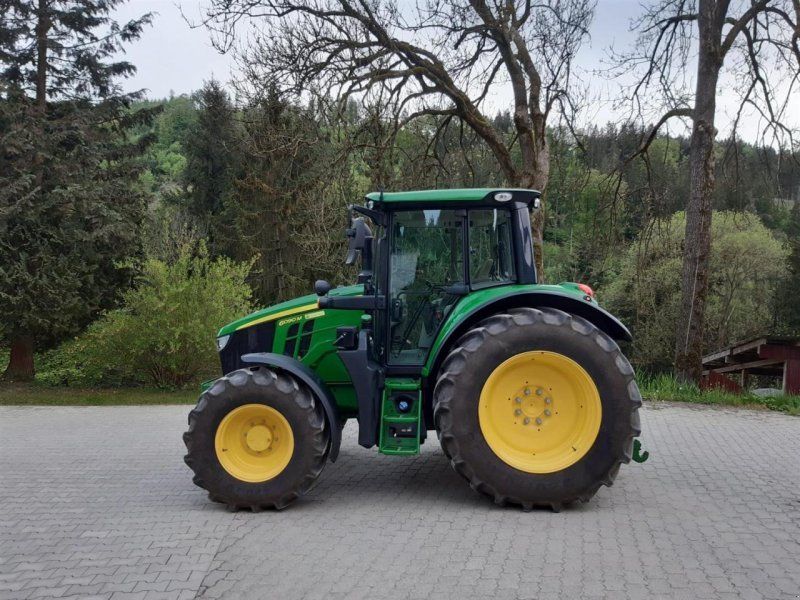 John Deere 6090M
