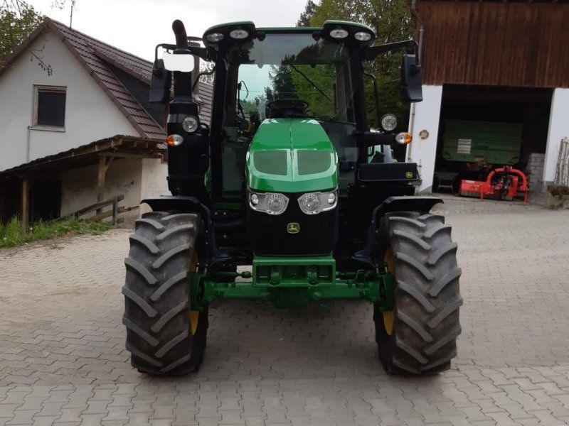 John Deere 6090M