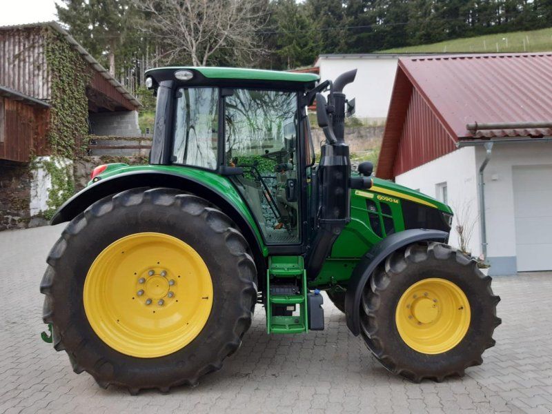 John Deere 6090M