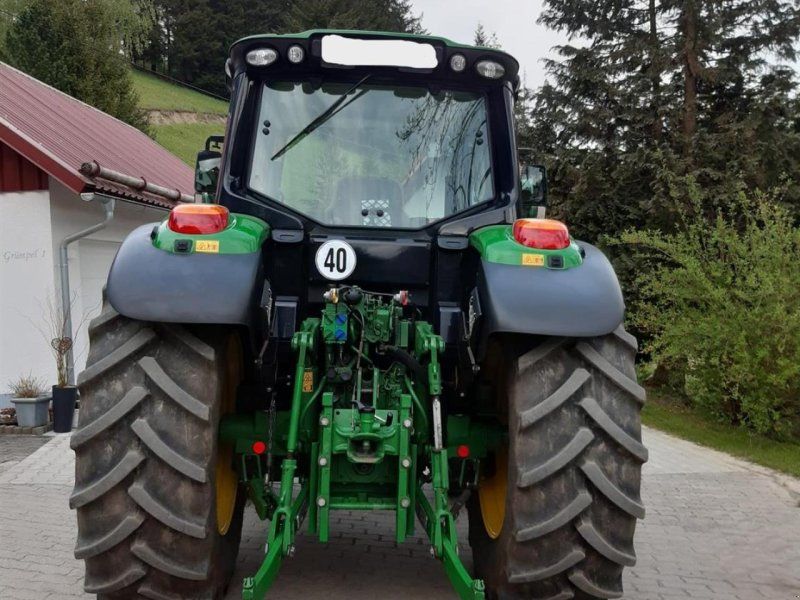 John Deere 6090M