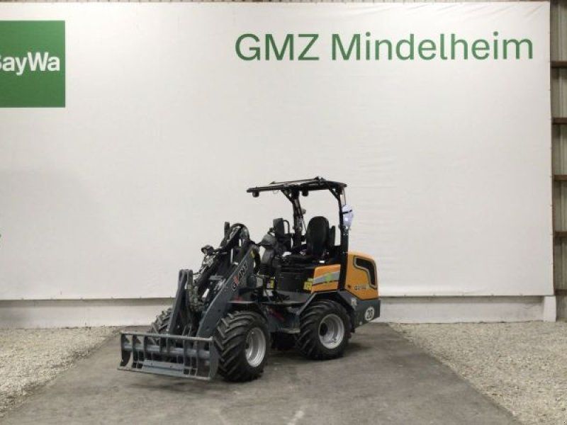 Giant G2700E