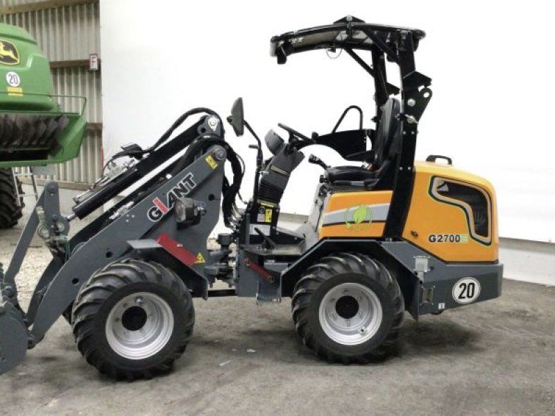 Giant G2700E