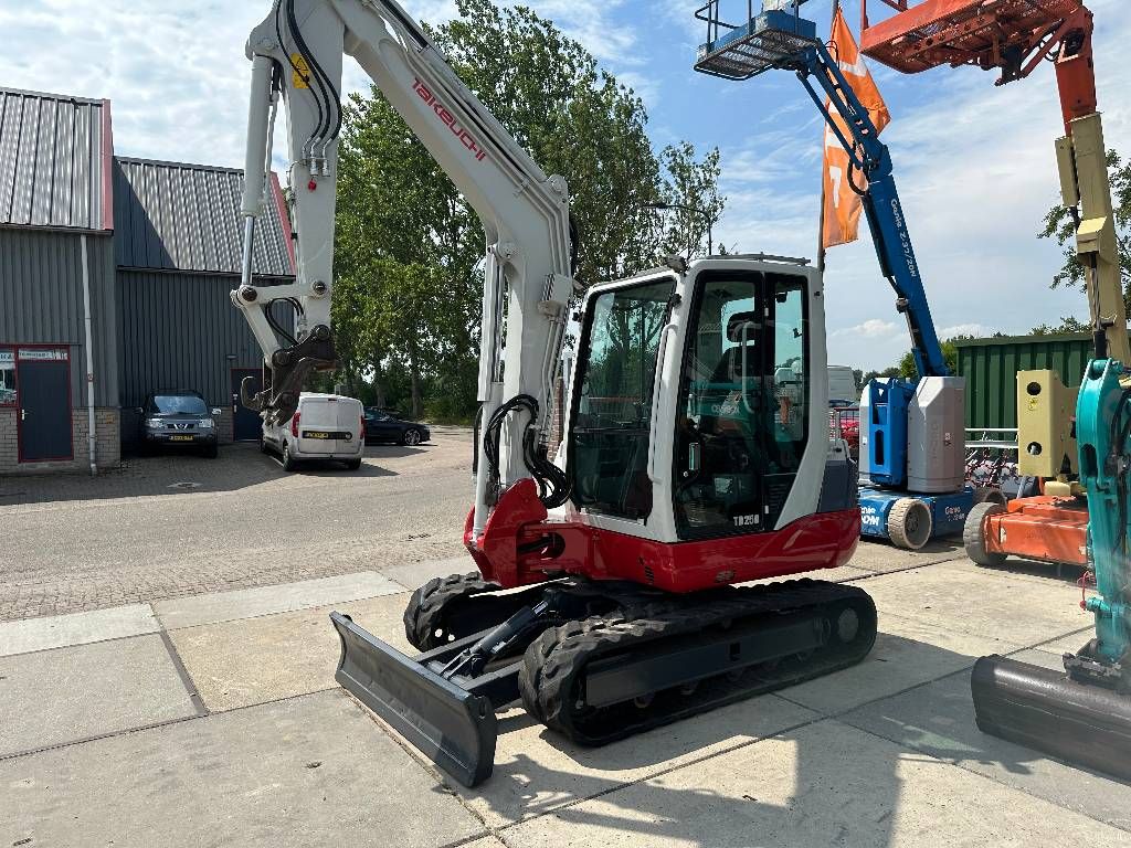 Takeuchi TB 250