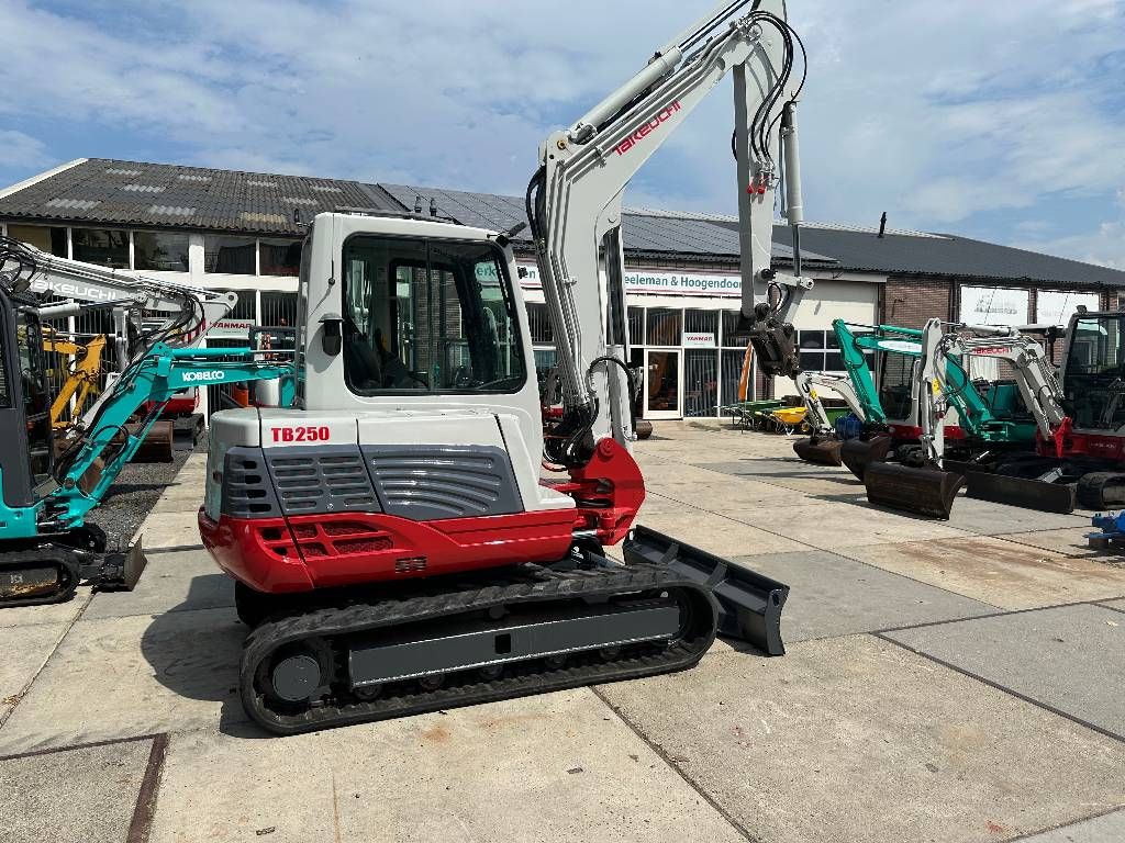 Takeuchi TB 250
