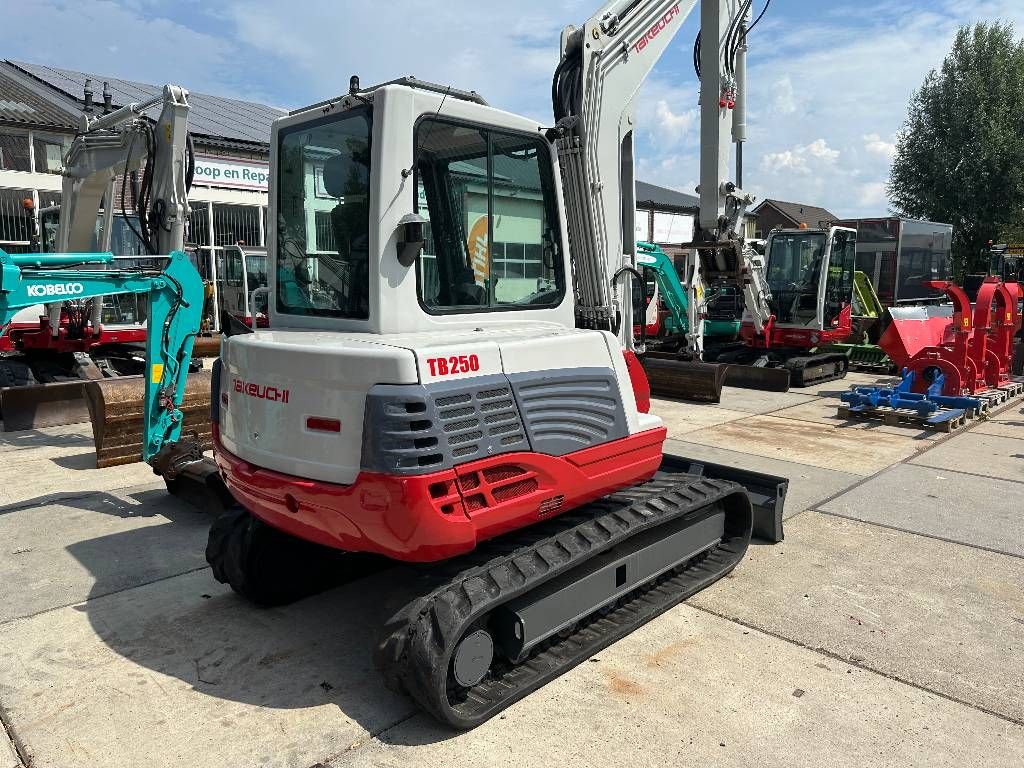 Takeuchi TB 250