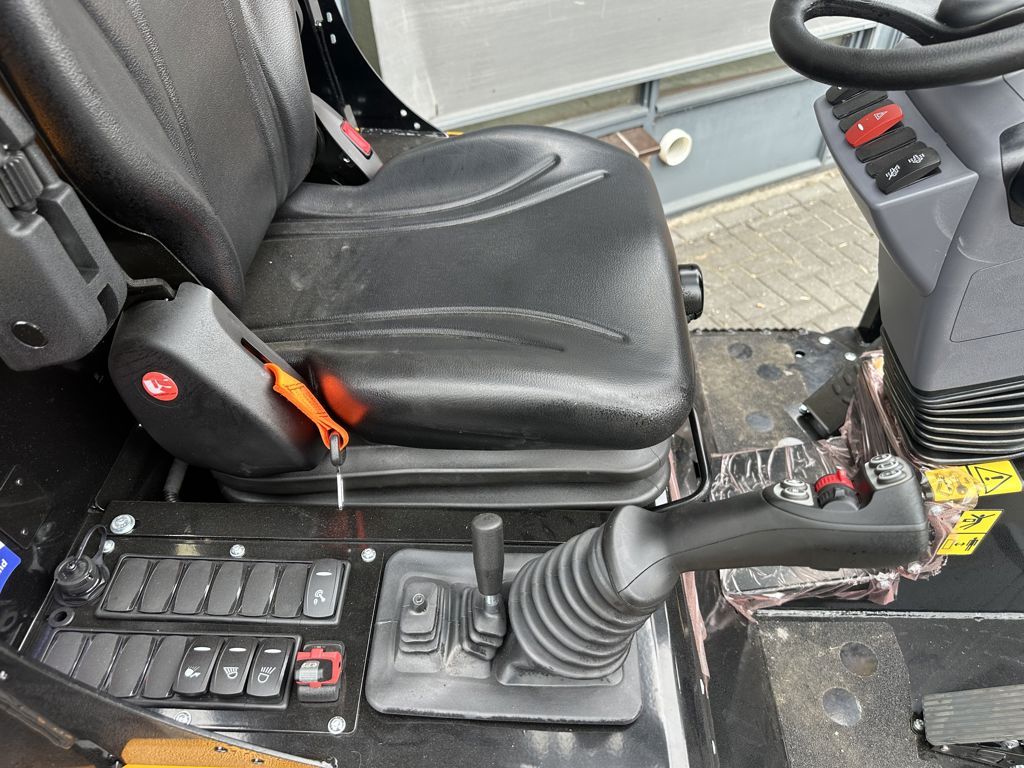 Giant G2700 HD