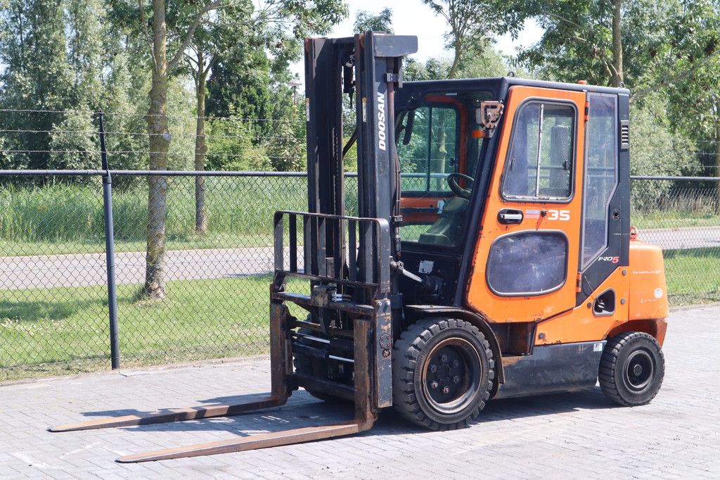 Doosan D35C-5 | SIDESHIFT & FORKSPREADER