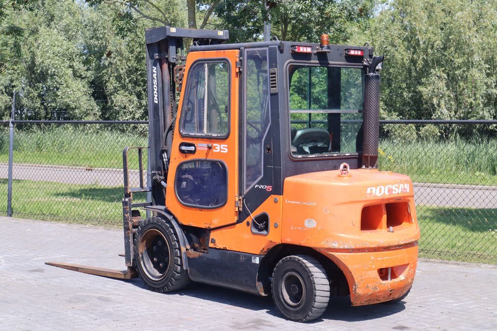 Doosan D35C-5 | SIDESHIFT & FORKSPREADER