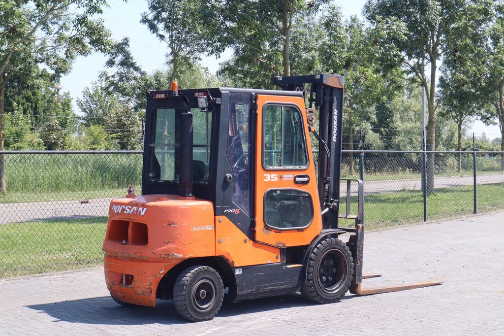 Doosan D35C-5 | SIDESHIFT & FORKSPREADER