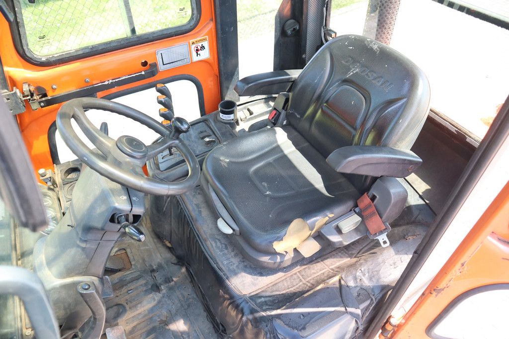 Doosan D35C-5 | SIDESHIFT & FORKSPREADER
