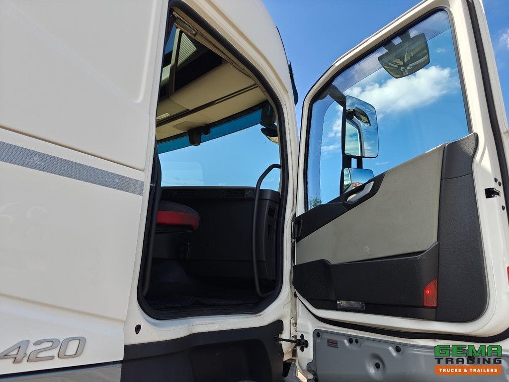 Volvo FH420 6x2/4 GlobeTrotter Euro6B - Fuel Tank 23,500L 7 Comp + Willig Hanger 18,000L 5Compartments