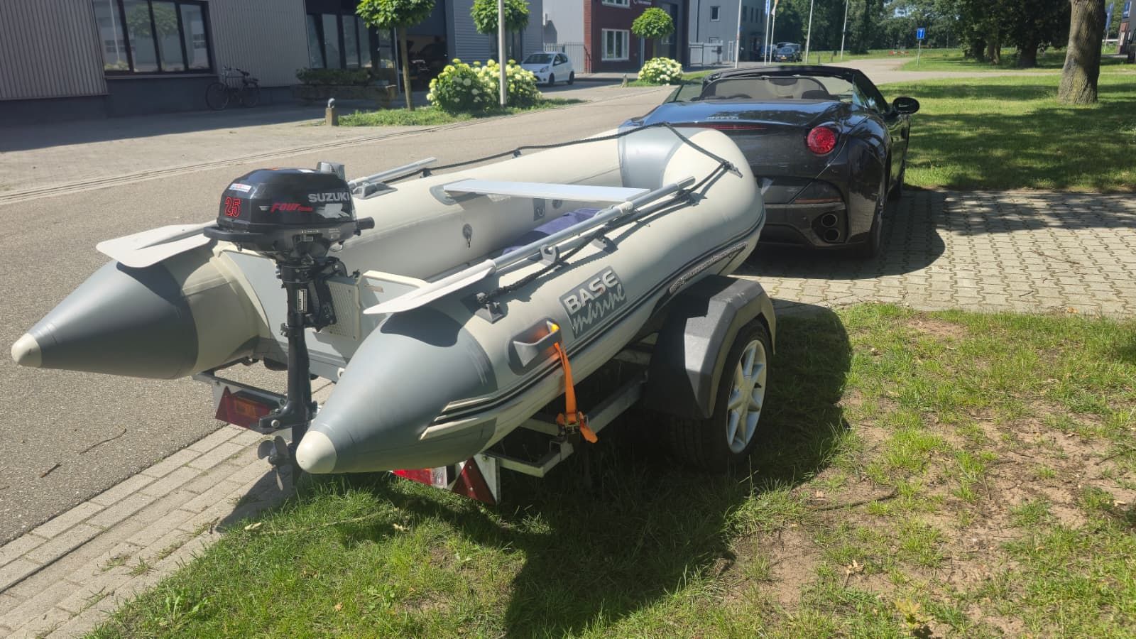 Base Marine kleine RIB met trailer - Nieuw overjarig