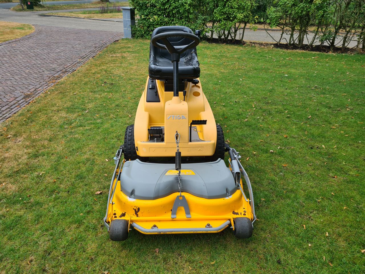 Stiga villa Royal frontmaaier 2 cilinder Honda hydrostaat.