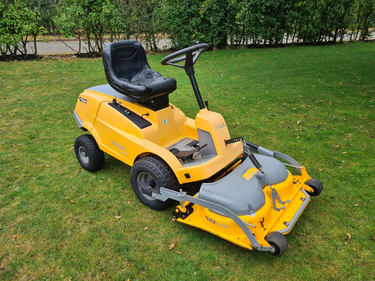Stiga villa Royal frontmaaier 2 cilinder Honda hydrostaat.