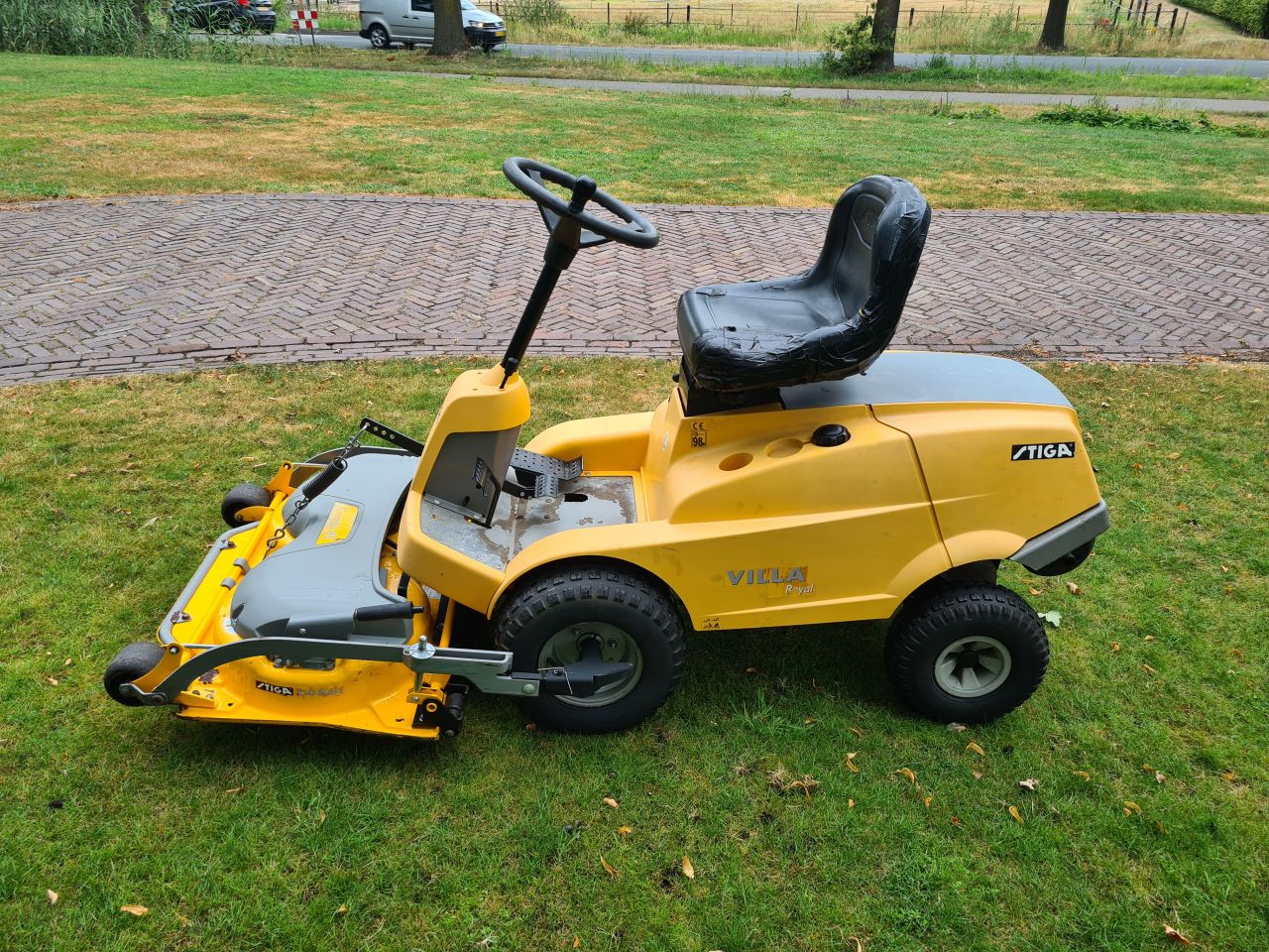 Stiga villa Royal frontmaaier 2 cilinder Honda hydrostaat.