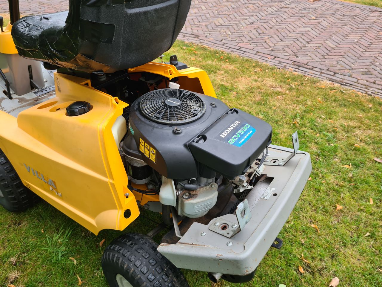 Stiga villa Royal frontmaaier 2 cilinder Honda hydrostaat.
