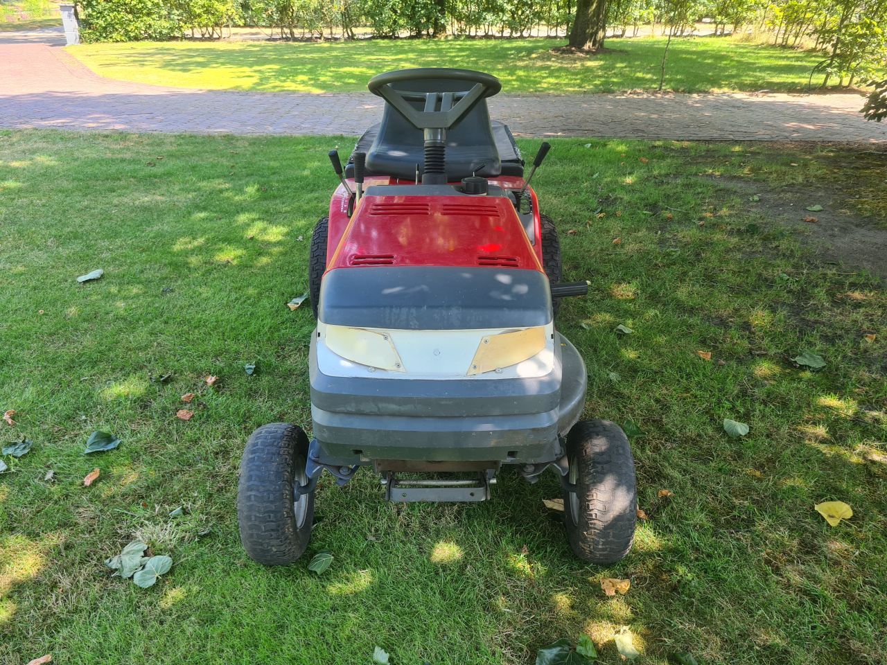 MTD Sentinel zitmaaier met opvangbak.