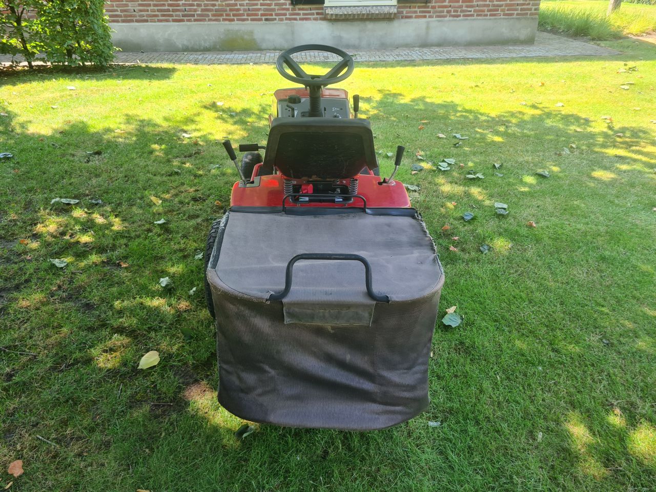 MTD Sentinel zitmaaier met opvangbak.