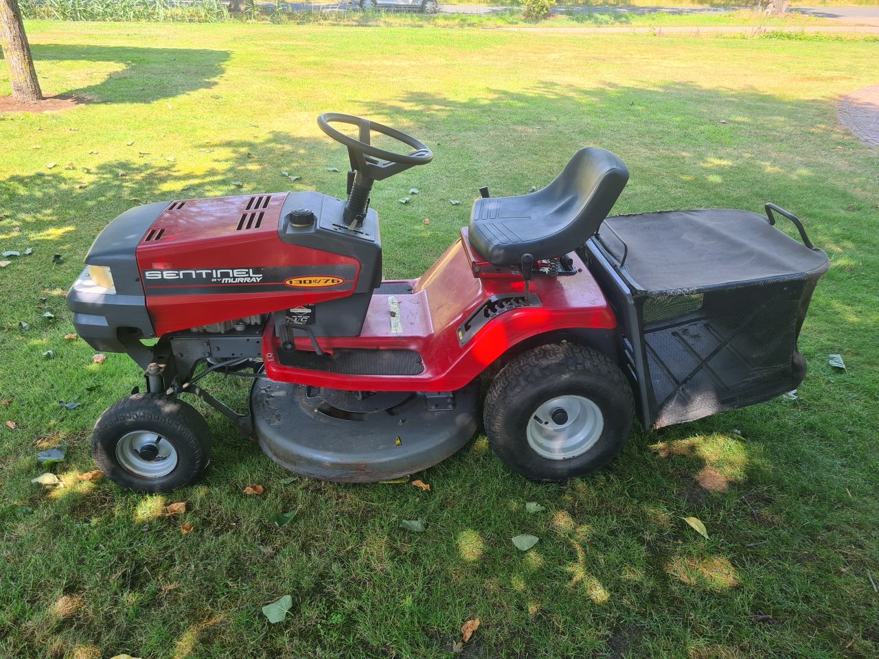 MTD Sentinel zitmaaier met opvangbak.