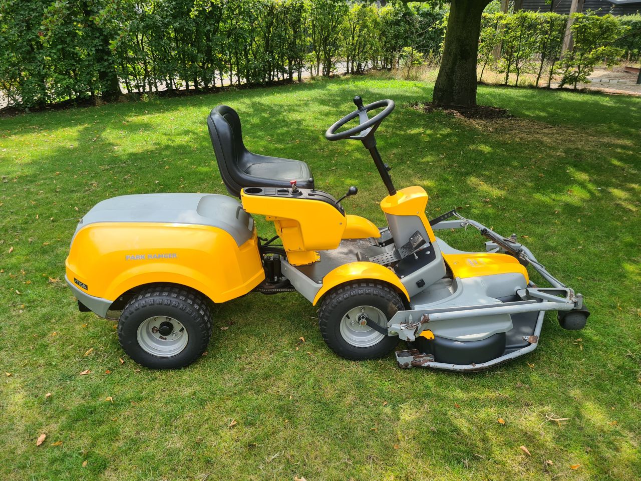 Stiga park Ranger frontmaaier 2 cilinder Honda motor.