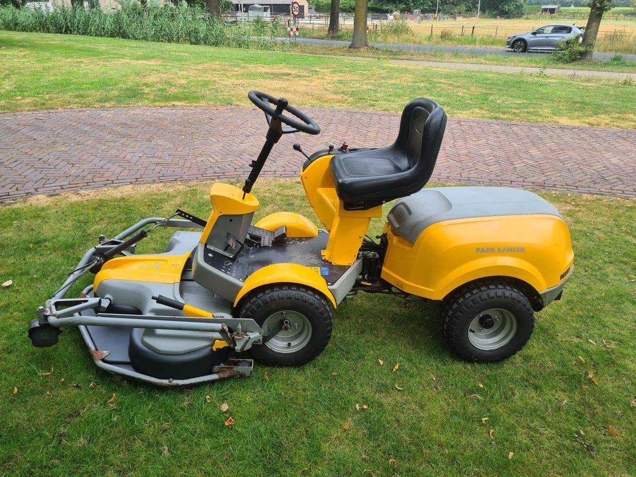 Stiga park Ranger frontmaaier 2 cilinder Honda motor.