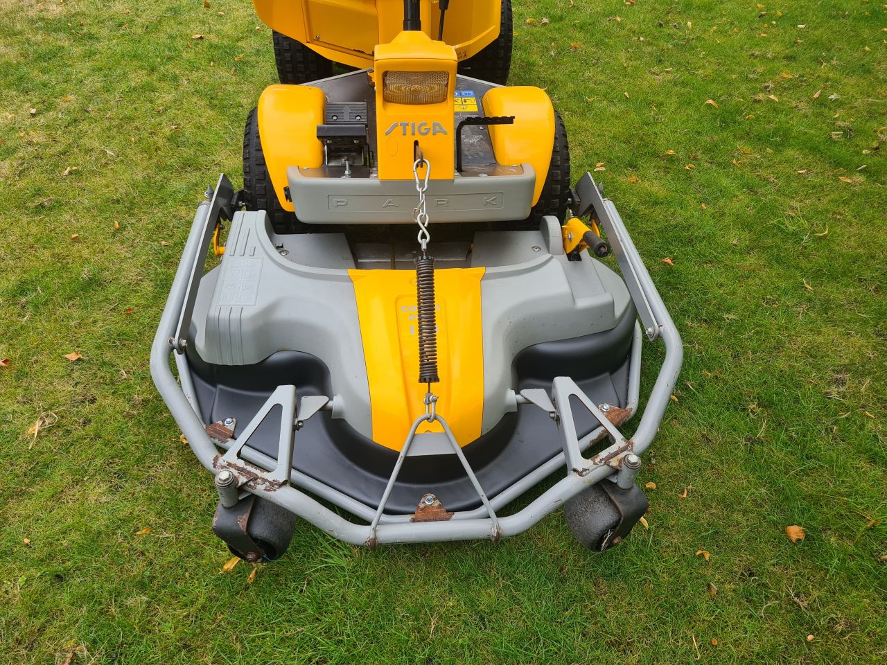 Stiga park Ranger frontmaaier 2 cilinder Honda motor.