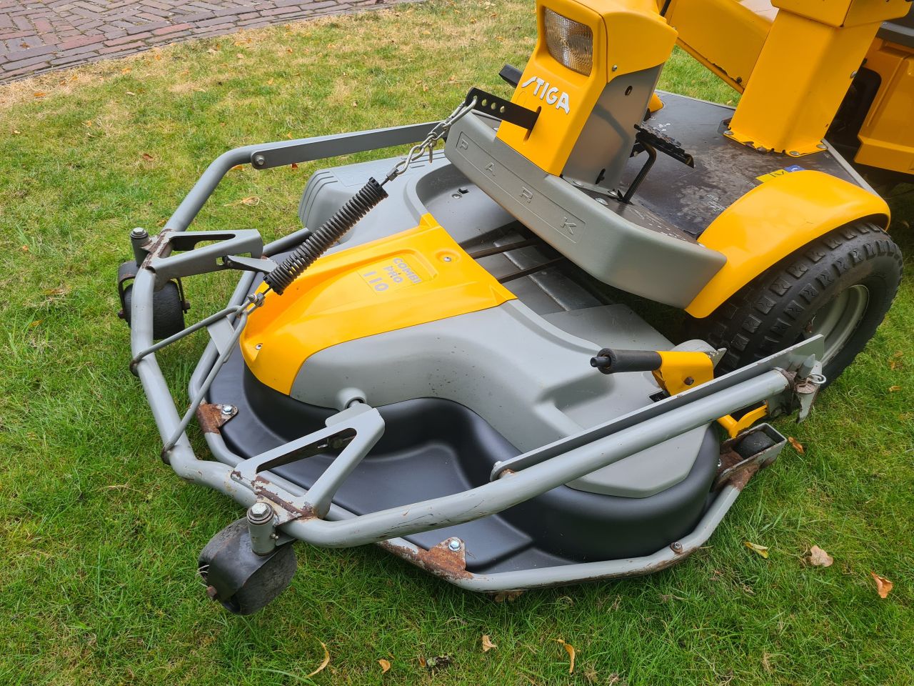 Stiga park Ranger frontmaaier 2 cilinder Honda motor.