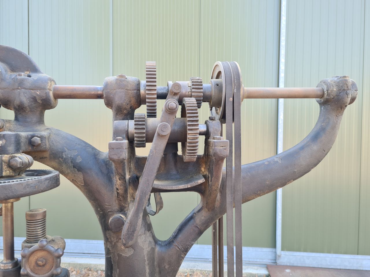 Antike wilhelm eisenfuhr kolomboormachine met voeding.