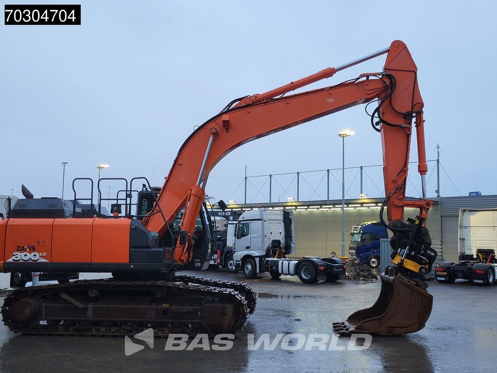 Hitachi ZX300 LC -6