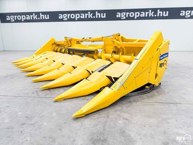 New Holland MF875W 8-row folding corn header with stalk choppers for Hol
