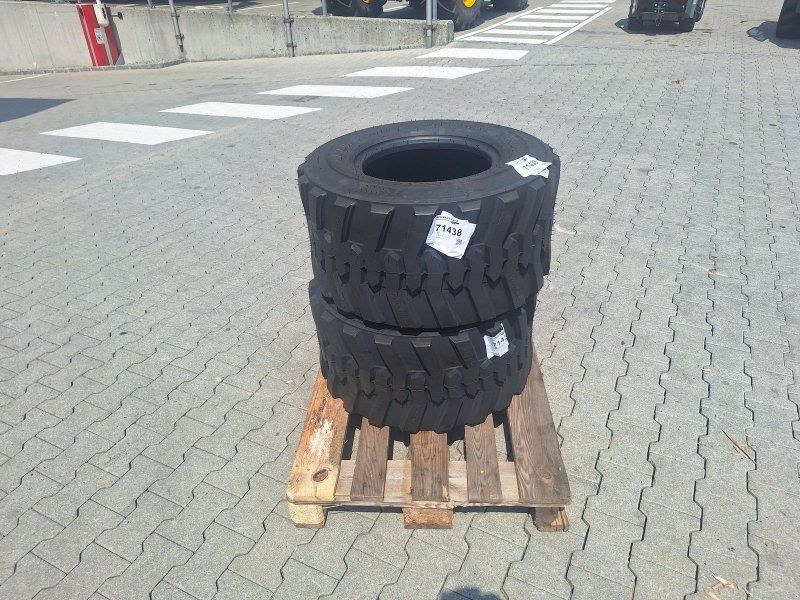 BKT 31X15.50-15 SKID