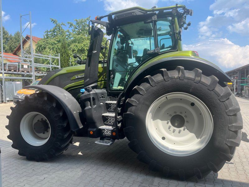 Valtra Q265 Forst