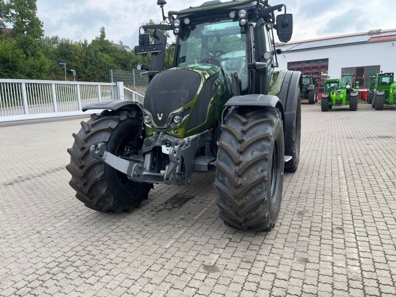 Valtra N155 D mit Rüfa u. FK