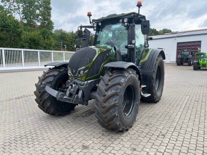 Valtra N155 D mit Rüfa u. FK
