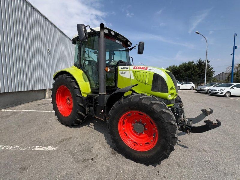 Claas ARION 530