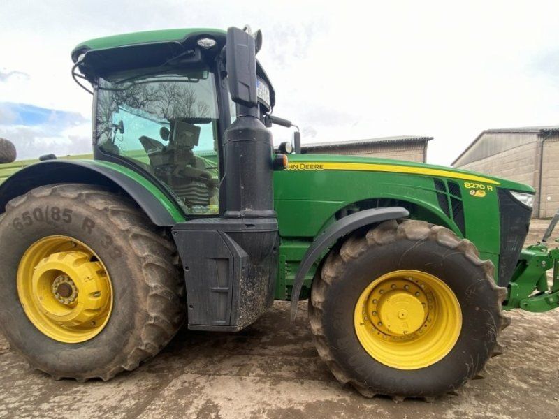 John Deere 8270R