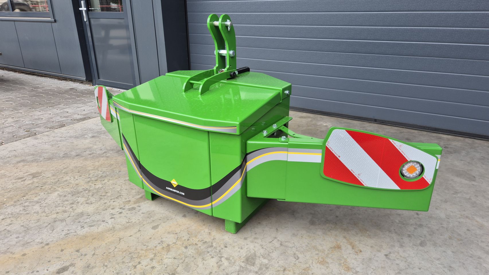 Nieuwe Agribumper Frontbumper 600kg met opbergkist John Deere