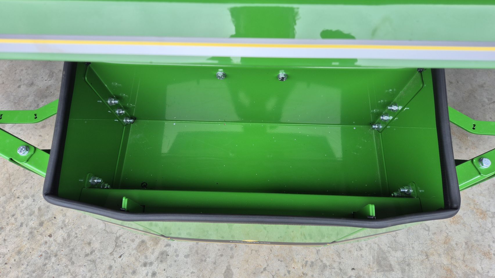 Nieuwe Agribumper Frontbumper 600kg met opbergkist John Deere