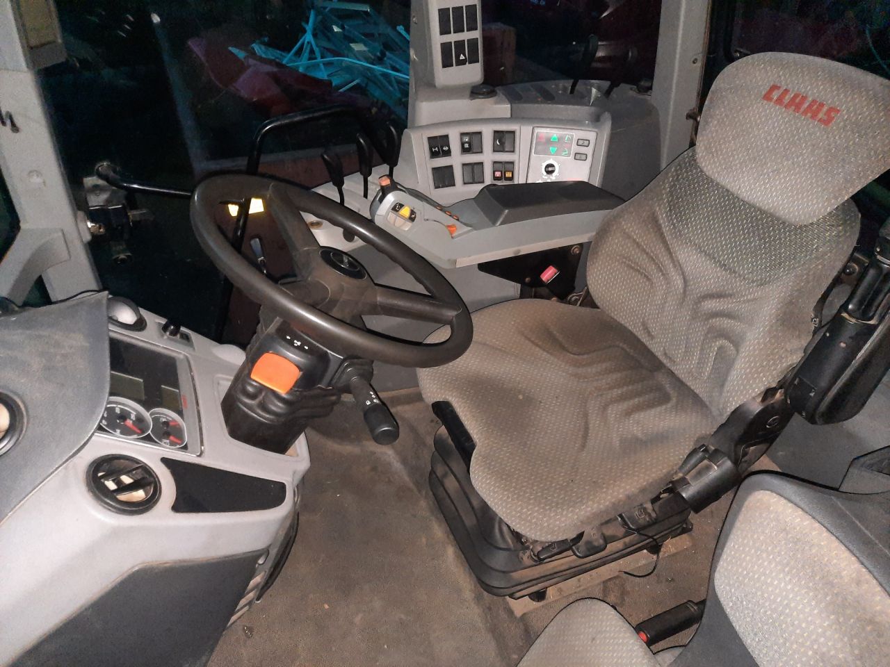 Claas Arion 640