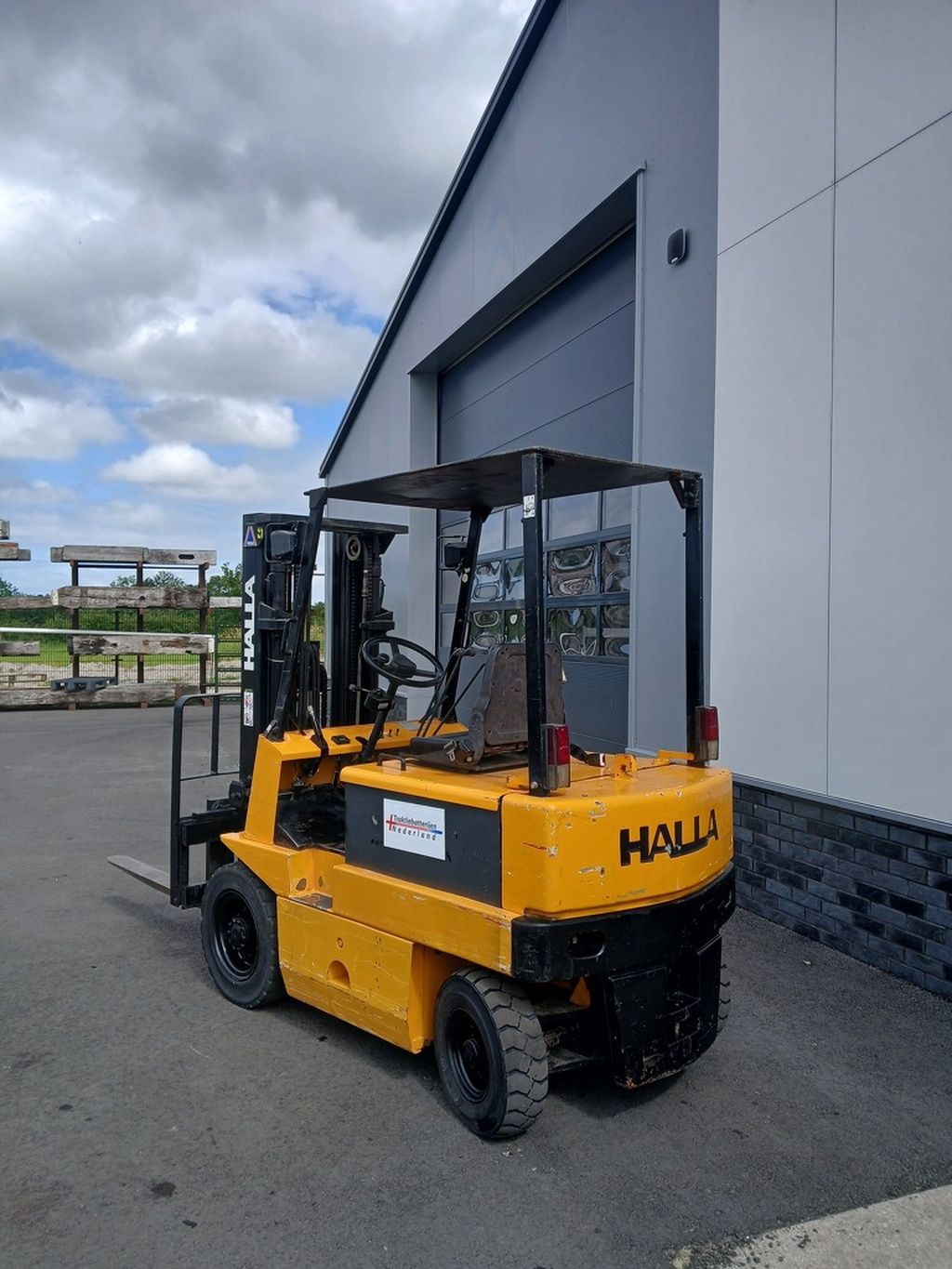 Halla E25 triplo met sideshift 4.7m hoog!!