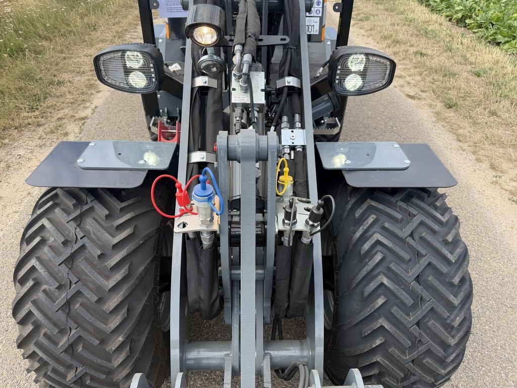 Giant G2700 X-TRA HD + shovel NIEUW (LED verlichting, pro inching)