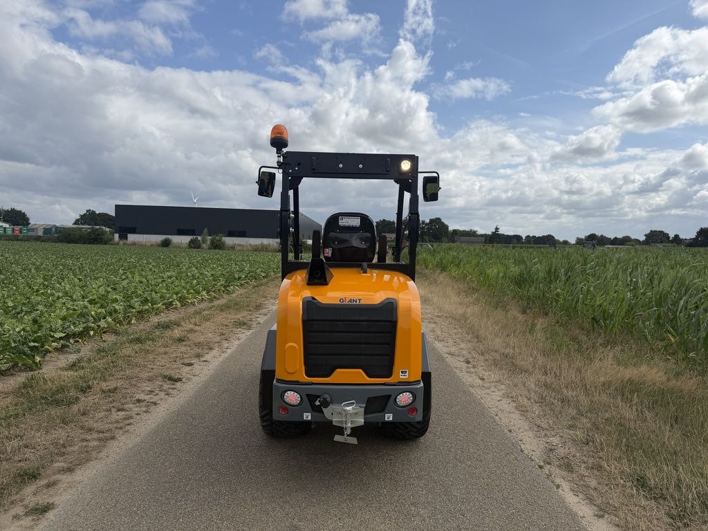 Giant G2700 X-TRA HD + shovel NIEUW (LED verlichting, pro inching)