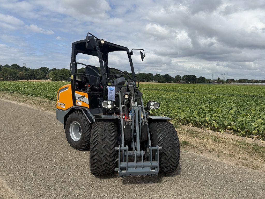 Giant G2700 X-TRA HD + shovel NIEUW (LED verlichting, pro inching)
