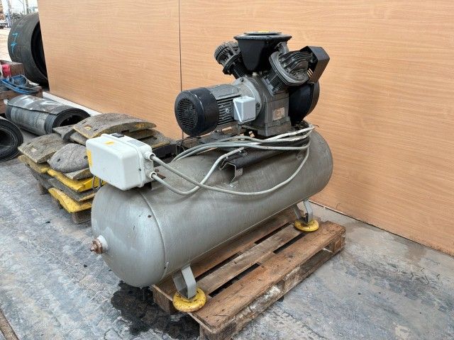 1988 Atlas Copco LT8 UV Air Compressor