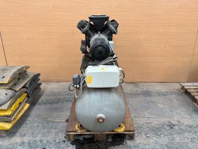 1988 Atlas Copco LT8 UV Air Compressor