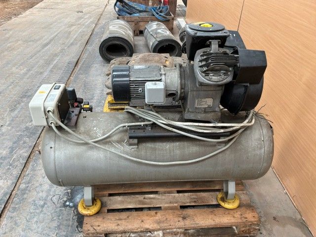 1988 Atlas Copco LT8 UV Air Compressor