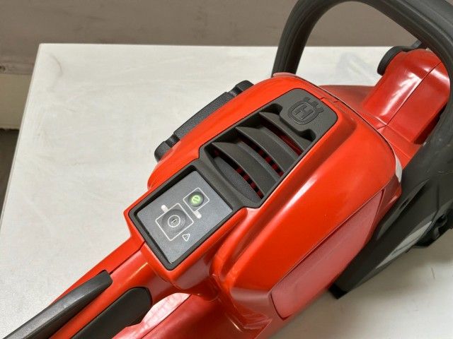Husqvarna 436 Li Cordless Chainsaw (Unused)
