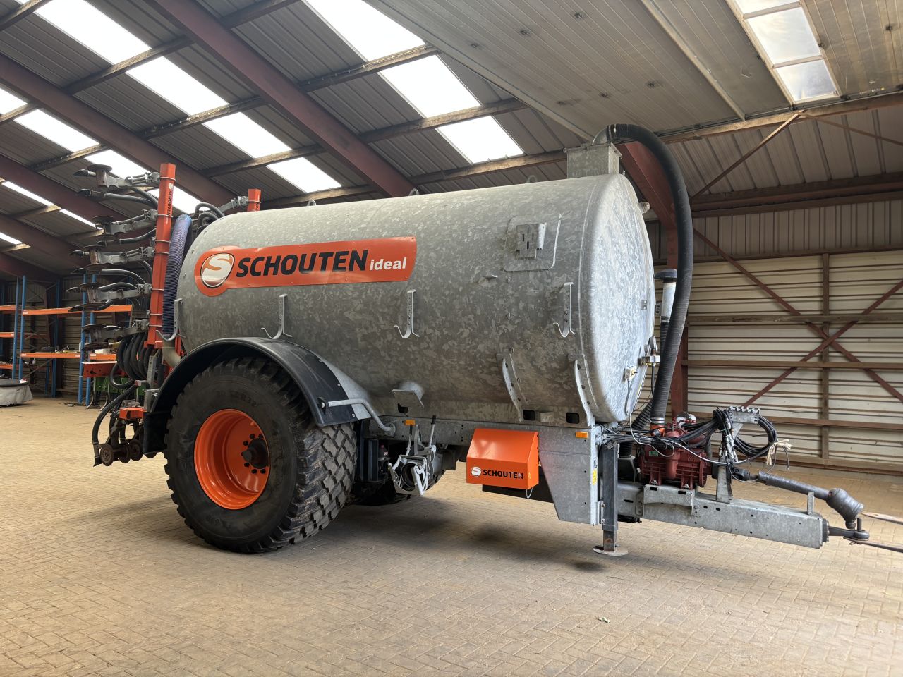 Schouten mesttank 13 m3 met liftas